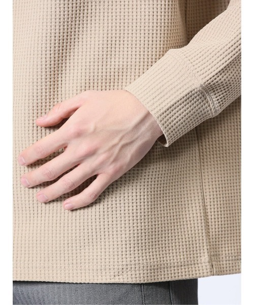 m.f.editorial(エムエフエディトリアル)の「【ストレッチ 吸水速乾 UVカット アンチピリング】m.f.エディトリアル メンズ テックワッフル クルーネック 長袖 Tシャツ(Tシャツ/カットソー・メンズ・ブラック/ホワイト/ベージュ/ネイビー・MEDIUM/LARGE/X-LARGE)」の6枚目の写真