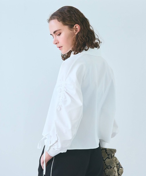 coca(coca)(コカ)の「袖シャーリングクロップドブラウス(シャツ/ブラウス・レディース・ライトブルー/ホワイト・L/M)」の4枚目の写真