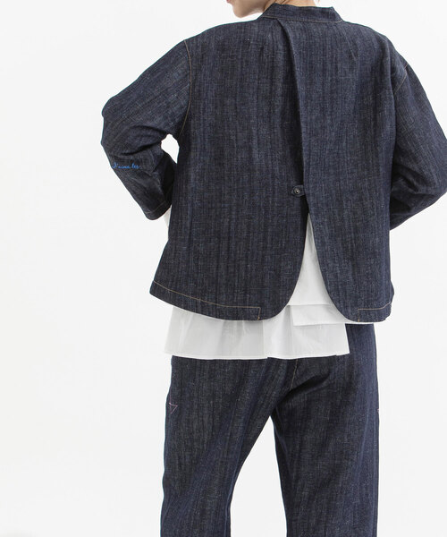 nop de nod(ノップドゥノッド)の「コットンリネンエルボーロゴ刺繍ノーカラージャケット(ノーカラージャケット・レディース・ブラック/インディゴブルー/キナリ・M)」の9枚目の写真