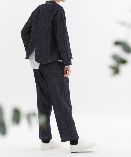 nop de nod(ノップドゥノッド)の「コットンリネンエルボーロゴ刺繍ノーカラージャケット(ノーカラージャケット・レディース・ブラック/インディゴブルー/キナリ・M)」の13枚目の写真