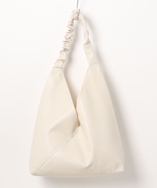 MAGASIN DE MODE Chou Chou(マガジンデモードシュシュ)の「【MAGASIN DE MODE Chou Chou】タックトライアングルトートバッグ 三角トートバッグ SNBD(トートバッグ・レディース・ブラック/グレイッシュベージュ/アイボリー・FREE)」の11枚目の写真