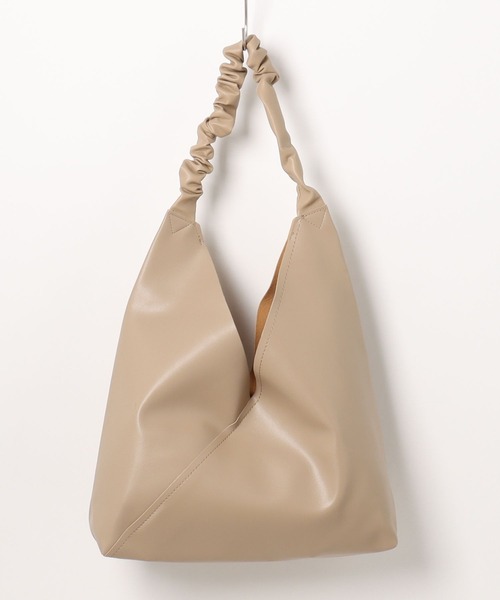 MAGASIN DE MODE Chou Chou(マガジンデモードシュシュ)の「【MAGASIN DE MODE Chou Chou】タックトライアングルトートバッグ 三角トートバッグ SNBD(トートバッグ・レディース・ブラック/グレイッシュベージュ/アイボリー・FREE)」の12枚目の写真