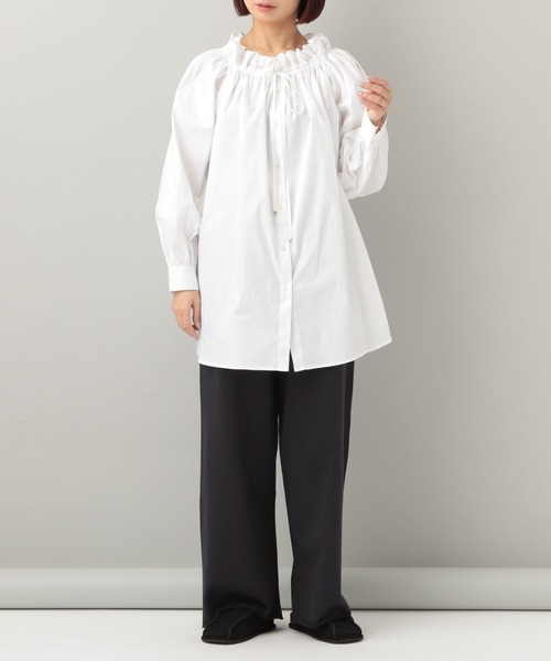 e/rm（イーアールエム）の「オフショルフリル2WAYブラウス（シャツ/ブラウス・レディース・ライトブルー/オフホワイト/ネイビー・FREE）」の5枚目の写真