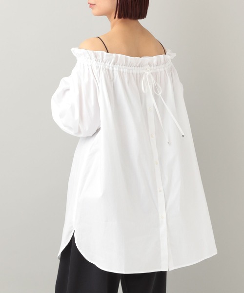 e/rm（イーアールエム）の「オフショルフリル2WAYブラウス（シャツ/ブラウス・レディース・ライトブルー/オフホワイト/ネイビー・FREE）」の12枚目の写真