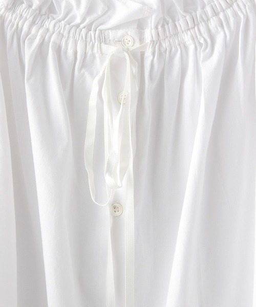 e/rm（イーアールエム）の「オフショルフリル2WAYブラウス（シャツ/ブラウス・レディース・ライトブルー/オフホワイト/ネイビー・FREE）」の13枚目の写真