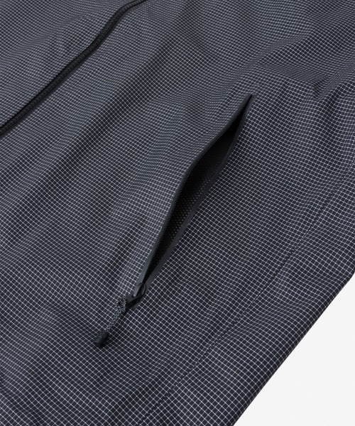 THE NORTH FACE(ザノースフェイス)の「THE NORTH FACE/ザ・ノース・フェイス Enride Rain Jacket エンライドレインジャケット NP12460(ナイロンジャケット・メンズ・ブラック・M/L/XL)」の4枚目の写真