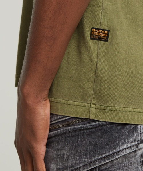 G-STAR(ジースター)の「OVERDYED CENTER CHEST BOXY T-SHIRT/オーバーダイオーバーサイズロゴTシャツ(Tシャツ/カットソー・メンズ・ダークブラック/ブルー系その他/グリーン系その他・X-SMALL/X-LARGE/LARGE/MEDIUM/SMALL)」の5枚目の写真