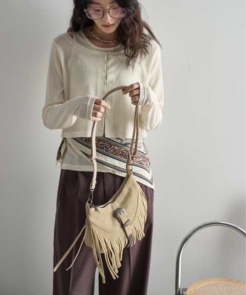 THE YOn（ザヨン）の「フェイクスエードウエスタンバックルフリンジショルダーバッグ（ショルダーバッグ・レディース・ブラウン/ベージュ/ブラック・FREE）」の9枚目の写真
