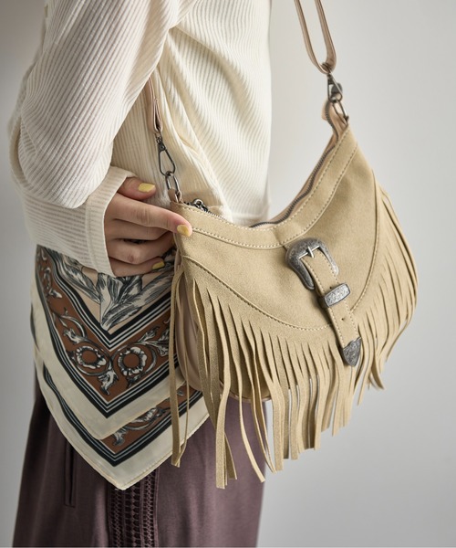 THE YOn（ザヨン）の「フェイクスエードウエスタンバックルフリンジショルダーバッグ（ショルダーバッグ・レディース・ブラウン/ベージュ/ブラック・FREE）」の7枚目の写真