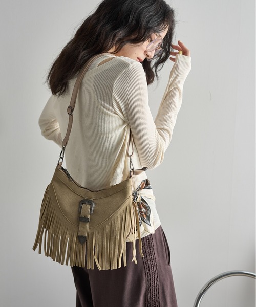 THE YOn（ザヨン）の「フェイクスエードウエスタンバックルフリンジショルダーバッグ（ショルダーバッグ・レディース・ブラウン/ベージュ/ブラック・FREE）」の12枚目の写真