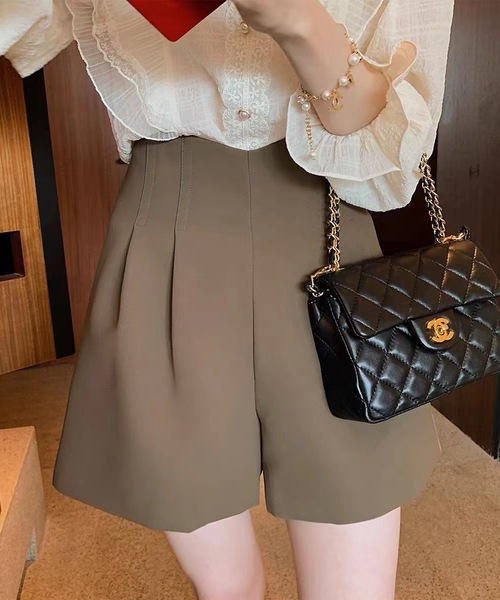 Lace Ladies（レースレディース）の「ダブルタック ハイウエスト フレア ショート パンツ（その他パンツ・レディース・モカ/ブラック・S/M/L/XL）」の2枚目の写真