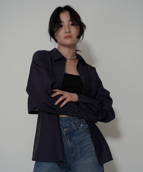 KINO THE KEI(キノザケイ)の「バックオープン フィット アレンジ シャツ KINO THE KEI(シャツ/ブラウス・レディース・ネイビー/ホワイト/サックスブルー/イエロー系その他・フリー)」の3枚目の写真