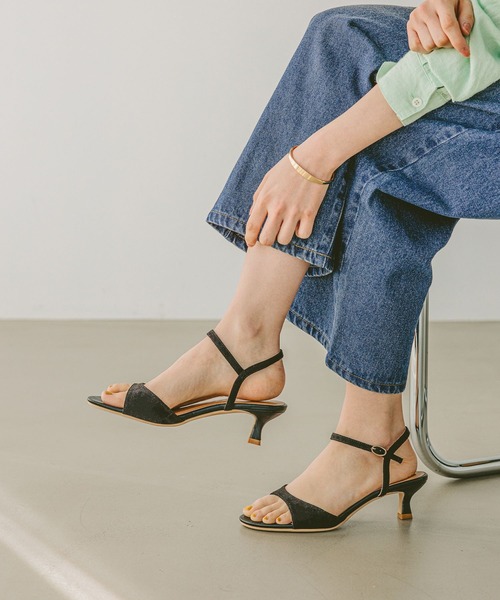 BAYFLOW（ベイフロー）の「[片手で簡単着脱可♪]スエードアンクルストラップサンダル（サンダル・レディース・レッド/ブラック/ブラウン・MEDIUM/LARGE）」の2枚目の写真