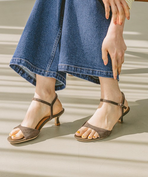 BAYFLOW（ベイフロー）の「[片手で簡単着脱可♪]スエードアンクルストラップサンダル（サンダル・レディース・レッド/ブラック/ブラウン・MEDIUM/LARGE）」の7枚目の写真