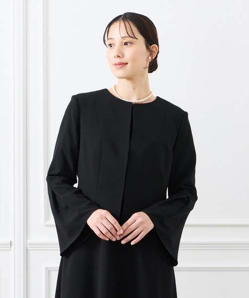 AIMER（エメ）の「【喪服・礼服】タックフレアスリーブノーカラーブラックフォーマルジャケット（ノーカラージャケット・レディース・ブラック・SMALL/MEDIUM/LARGE/X-LARGE）」の2枚目の写真