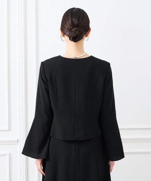 AIMER（エメ）の「【喪服・礼服】タックフレアスリーブノーカラーブラックフォーマルジャケット（ノーカラージャケット・レディース・ブラック・SMALL/MEDIUM/LARGE/X-LARGE）」の5枚目の写真