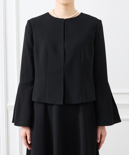 AIMER（エメ）の「【喪服・礼服】タックフレアスリーブノーカラーブラックフォーマルジャケット（ノーカラージャケット・レディース・ブラック・SMALL/MEDIUM/LARGE/X-LARGE）」の6枚目の写真