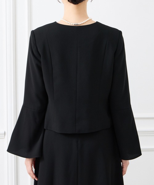 AIMER（エメ）の「【喪服・礼服】タックフレアスリーブノーカラーブラックフォーマルジャケット（ノーカラージャケット・レディース・ブラック・SMALL/MEDIUM/LARGE/X-LARGE）」の7枚目の写真