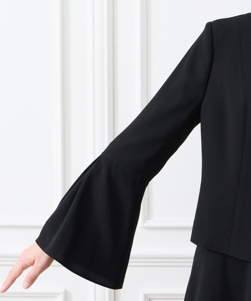 AIMER（エメ）の「【喪服・礼服】タックフレアスリーブノーカラーブラックフォーマルジャケット（ノーカラージャケット・レディース・ブラック・SMALL/MEDIUM/LARGE/X-LARGE）」の8枚目の写真
