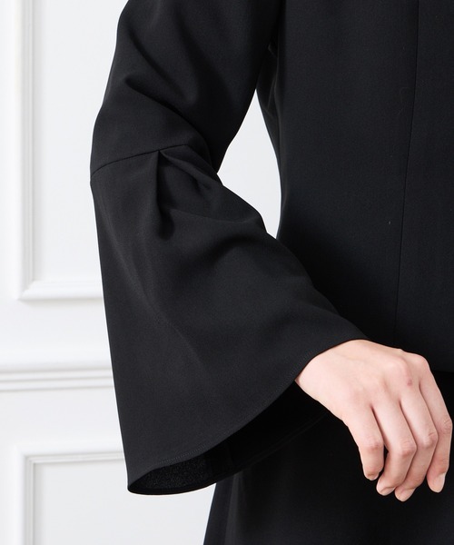 AIMER（エメ）の「【喪服・礼服】タックフレアスリーブノーカラーブラックフォーマルジャケット（ノーカラージャケット・レディース・ブラック・SMALL/MEDIUM/LARGE/X-LARGE）」の9枚目の写真