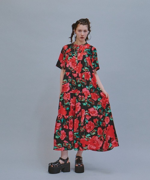 フラワープリント ティアードドレス フラワープリントティアードワンピース（ワンピース）｜manana suerte