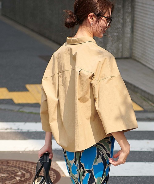 Jines(ジネス)の「紫外線防止加工 ハーフスリーブボックスシャツ(シャツ/ブラウス・レディース・グレー系その他/キャメル・38)」の21枚目の写真