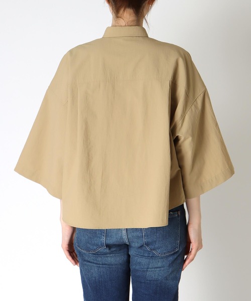 Jines(ジネス)の「紫外線防止加工 ハーフスリーブボックスシャツ(シャツ/ブラウス・レディース・グレー系その他/キャメル・38)」の13枚目の写真