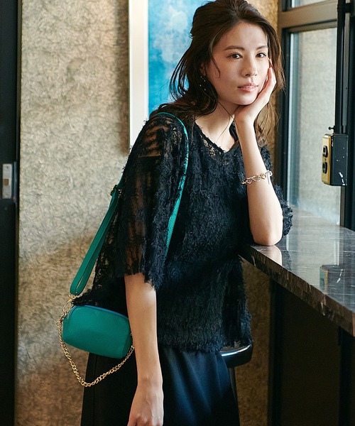 Jines（ジネス）の「フェザーチュールトップス（シャツ/ブラウス・レディース・アイボリー/ブラック・38）」の2枚目の写真