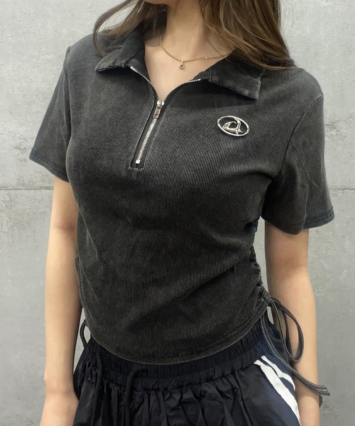 ROGER AND RAW（ロジャーアンドロウ）の「プレート付きスキッパークロップド丈Ｔシャツ（Tシャツ/カットソー・レディース・ブラック/ピンク/ホワイト/グレー/カーキ/チャコールグレー/ブラック系その他/オフホワイト/スミクロ・MEDIUM/LARGE）」の5枚目の写真