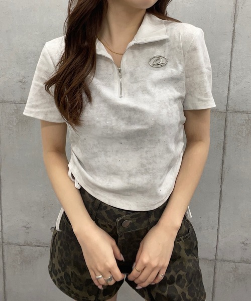 ROGER AND RAW（ロジャーアンドロウ）の「プレート付きスキッパークロップド丈Ｔシャツ（Tシャツ/カットソー・レディース・ブラック/ピンク/ホワイト/グレー/カーキ/チャコールグレー/ブラック系その他/オフホワイト/スミクロ・MEDIUM/LARGE）」の12枚目の写真