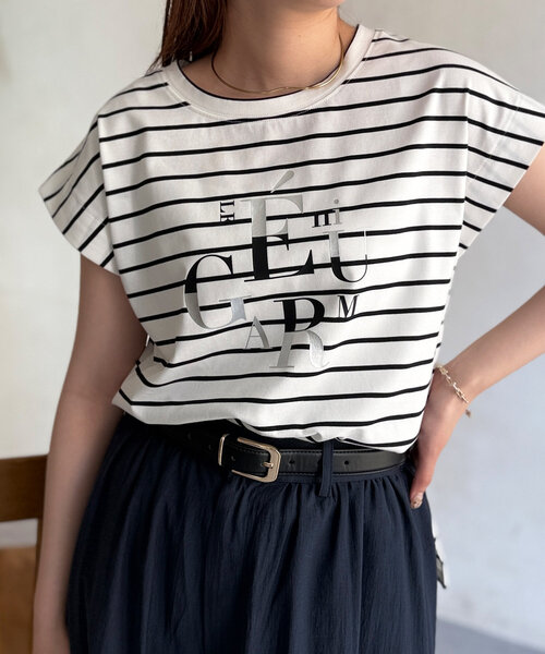 Chez toi（シェトワ）の「ランダムロゴフレンチスリーブT（Tシャツ/カットソー・レディース・アイボリー/ブラック/グレイッシュベージュ/オフホワイト・FREE）」の3枚目の写真