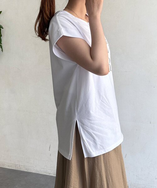 Chez toi（シェトワ）の「ランダムロゴフレンチスリーブT（Tシャツ/カットソー・レディース・アイボリー/ブラック/グレイッシュベージュ/オフホワイト・FREE）」の10枚目の写真