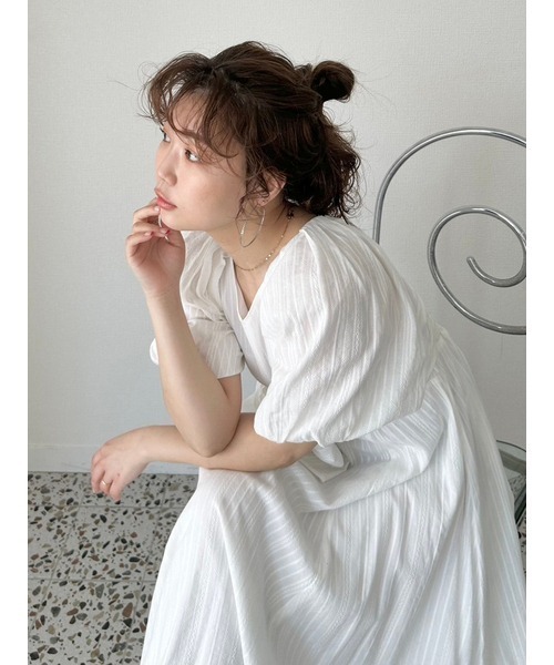 LILY BROWN（リリーブラウン）の「バックリボンボリュームスリーブ