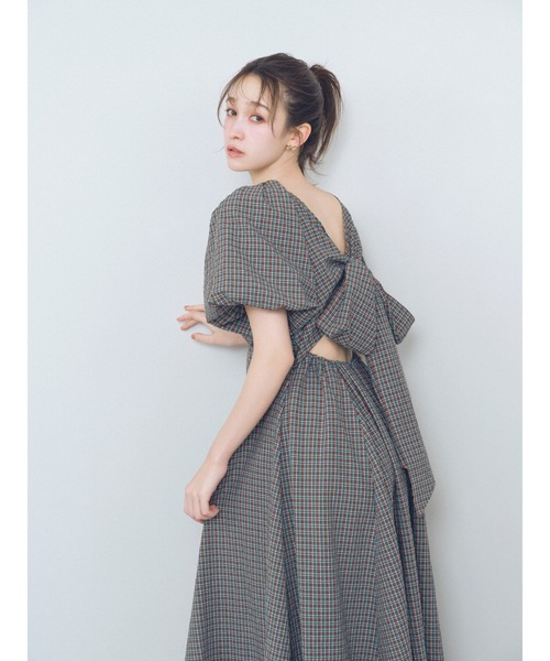 LILY BROWN（リリーブラウン）の「バックリボンボリュームスリーブ