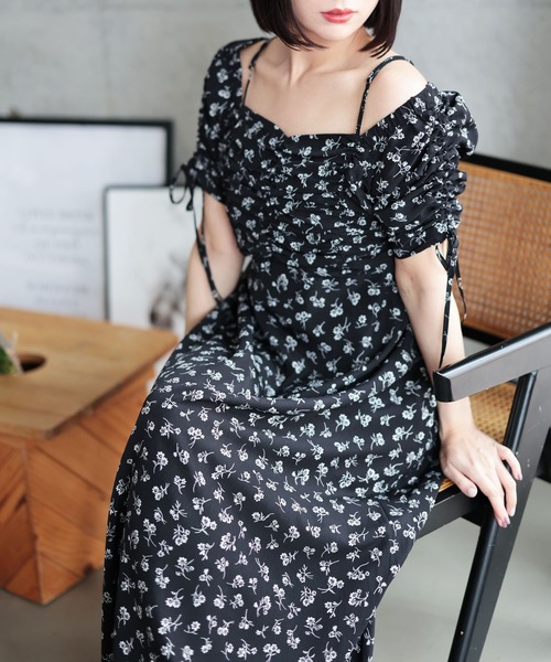 Ruwan yu(ルワンユー)の「ギャザー花柄ワンピース【大きいサイズ対応】(ワンピース・レディース・ブラック・4L/3L/LL/L)」の10枚目の写真