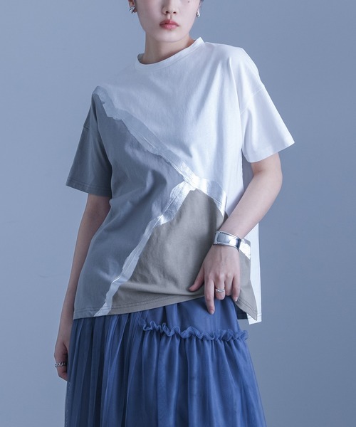 kOhAKU(コハク)の「『配色切替箔ラインカットソー』(Tシャツ/カットソー・レディース・ブラック/オフホワイト・1/2)」の2枚目の写真