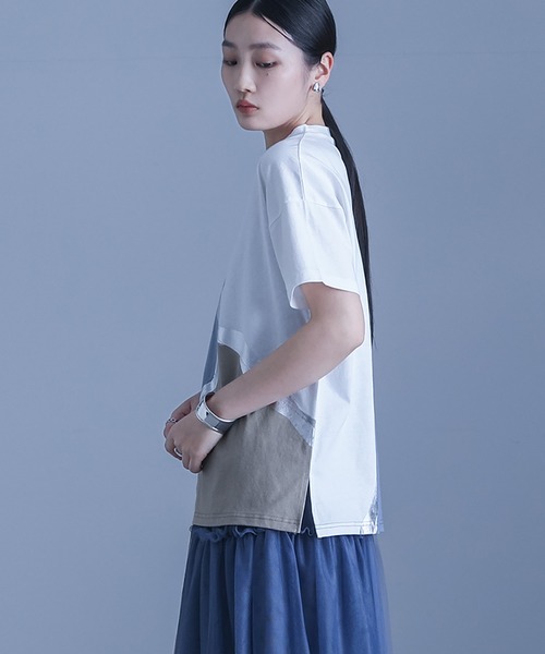 kOhAKU(コハク)の「『配色切替箔ラインカットソー』(Tシャツ/カットソー・レディース・ブラック/オフホワイト・1/2)」の3枚目の写真