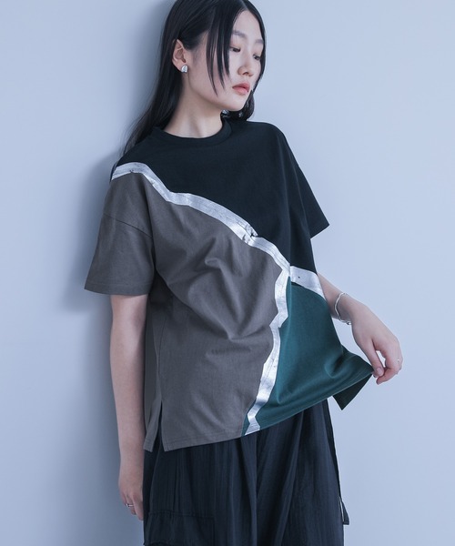 kOhAKU(コハク)の「『配色切替箔ラインカットソー』(Tシャツ/カットソー・レディース・ブラック/オフホワイト・1/2)」の8枚目の写真