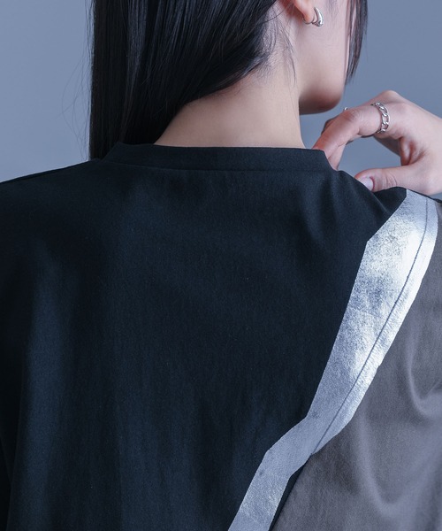 kOhAKU(コハク)の「『配色切替箔ラインカットソー』(Tシャツ/カットソー・レディース・ブラック/オフホワイト・1/2)」の12枚目の写真