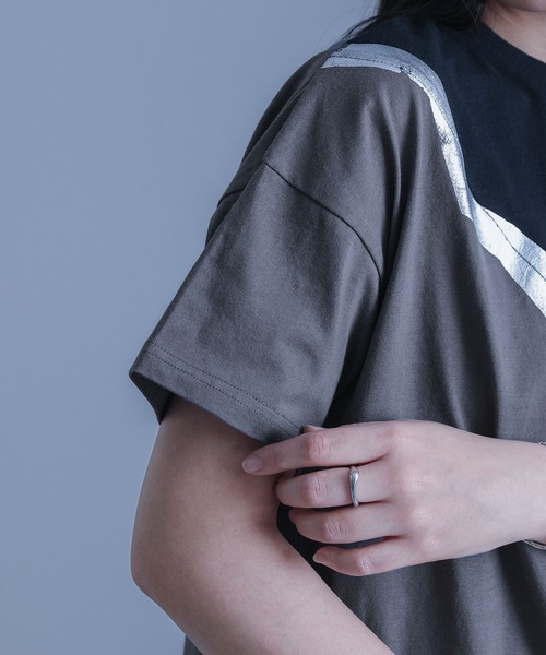 kOhAKU(コハク)の「『配色切替箔ラインカットソー』(Tシャツ/カットソー・レディース・ブラック/オフホワイト・1/2)」の13枚目の写真