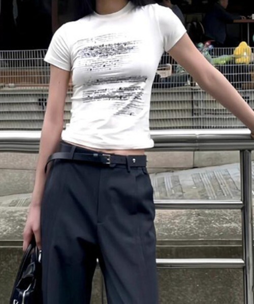 lilful(リルフル)の「フロントレタリングロゴ コンパクトTシャツ(Tシャツ/カットソー・レディース・ホワイト・M/S)」の4枚目の写真