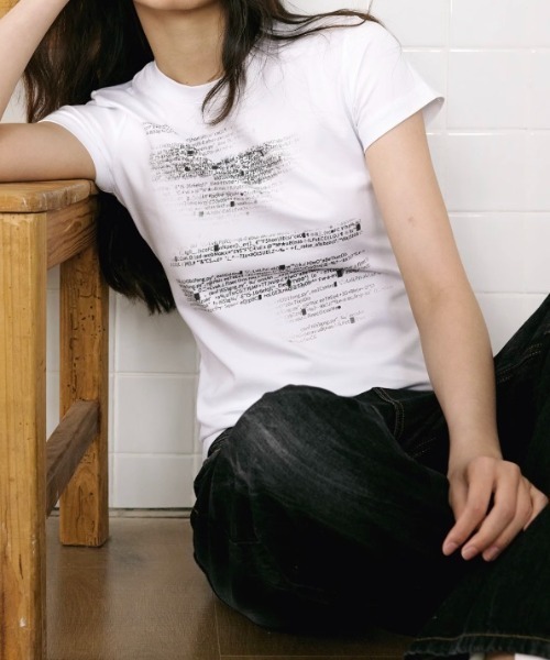 lilful(リルフル)の「フロントレタリングロゴ コンパクトTシャツ(Tシャツ/カットソー・レディース・ホワイト・M/S)」の3枚目の写真