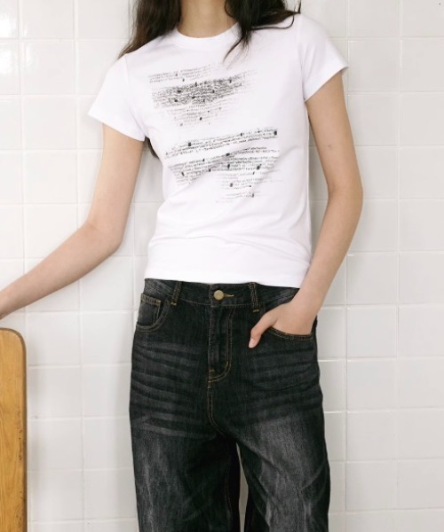 lilful(リルフル)の「フロントレタリングロゴ コンパクトTシャツ(Tシャツ/カットソー・レディース・ホワイト・M/S)」の2枚目の写真