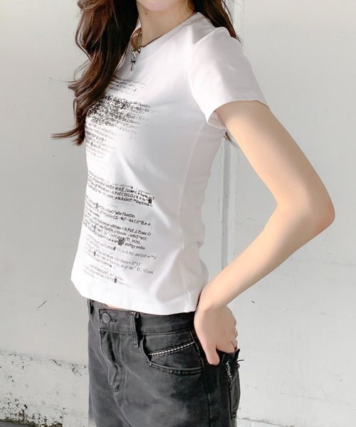 lilful(リルフル)の「フロントレタリングロゴ コンパクトTシャツ(Tシャツ/カットソー・レディース・ホワイト・M/S)」の9枚目の写真