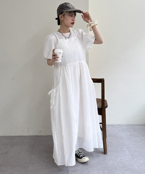 w closet(ダブルクローゼット)の「【3色展開】バルーンスリーブワンピース(ワンピース・レディース・サックスブルー/ブラック/オフホワイト・FREE)」の5枚目の写真