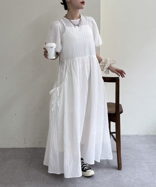 w closet(ダブルクローゼット)の「【3色展開】バルーンスリーブワンピース(ワンピース・レディース・サックスブルー/ブラック/オフホワイト・FREE)」の8枚目の写真