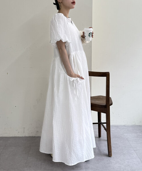 w closet(ダブルクローゼット)の「【3色展開】バルーンスリーブワンピース(ワンピース・レディース・サックスブルー/ブラック/オフホワイト・FREE)」の10枚目の写真