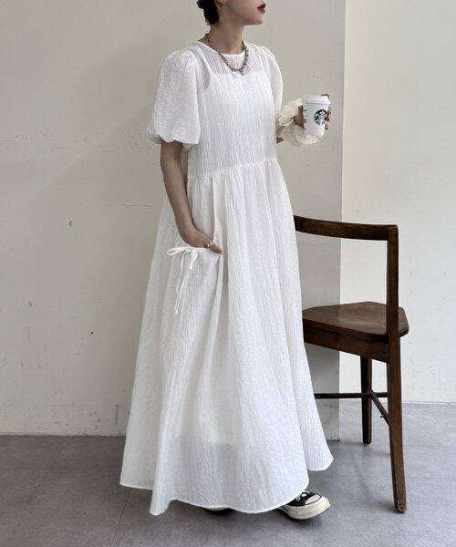 w closet(ダブルクローゼット)の「【3色展開】バルーンスリーブワンピース(ワンピース・レディース・サックスブルー/ブラック/オフホワイト・FREE)」の11枚目の写真