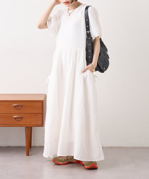 w closet(ダブルクローゼット)の「【3色展開】バルーンスリーブワンピース(ワンピース・レディース・サックスブルー/ブラック/オフホワイト・FREE)」の16枚目の写真