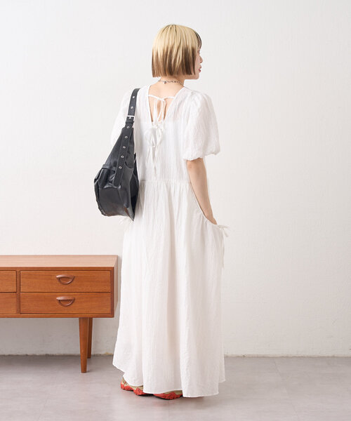 w closet(ダブルクローゼット)の「【3色展開】バルーンスリーブワンピース(ワンピース・レディース・サックスブルー/ブラック/オフホワイト・FREE)」の21枚目の写真